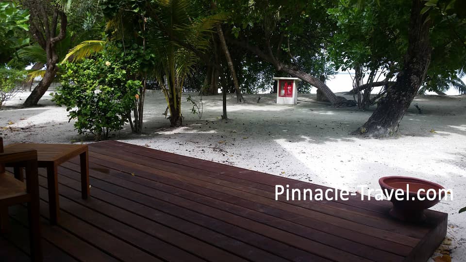 Beach_Outside_Room_in_Maldives